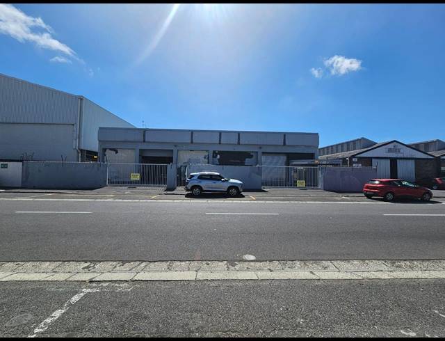 1,510M² WAREHOUSE TO LET IN PAARDEN EILAND